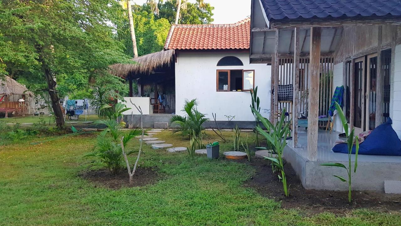 Kayu Cottage ギリ・トラワンガン エクステリア 写真