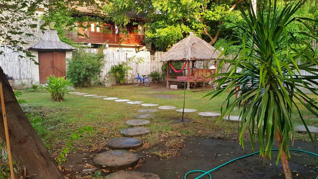 Kayu Cottage ギリ・トラワンガン エクステリア 写真
