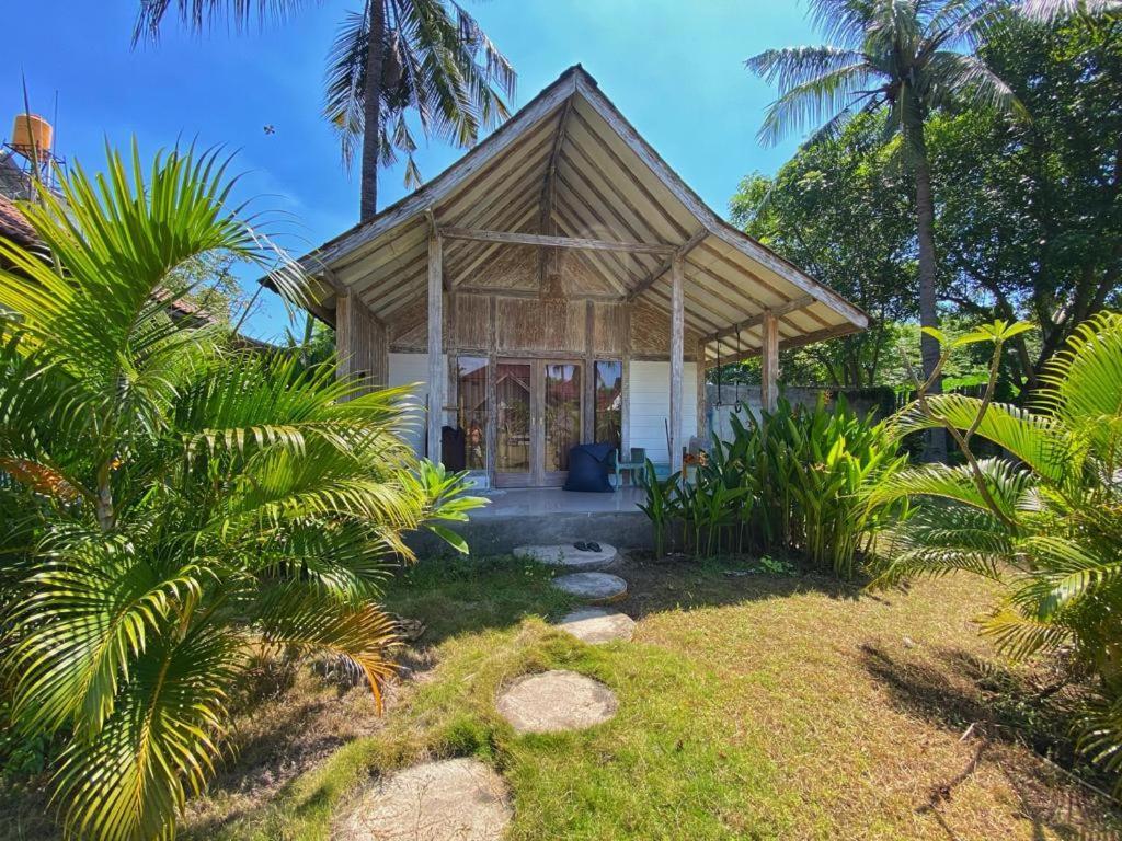 Kayu Cottage ギリ・トラワンガン エクステリア 写真