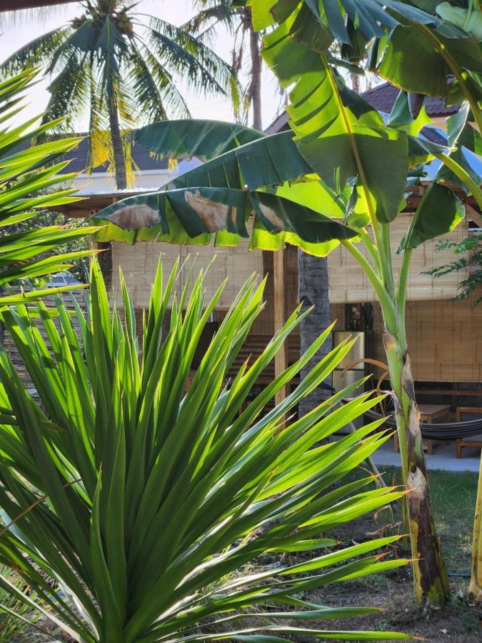 Kayu Cottage ギリ・トラワンガン エクステリア 写真