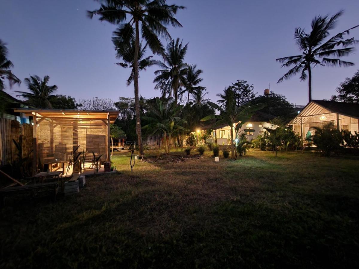 Kayu Cottage ギリ・トラワンガン エクステリア 写真